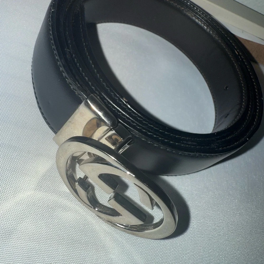 Used men’s reversible Gucci Leather Belt with Silver Clasp like new